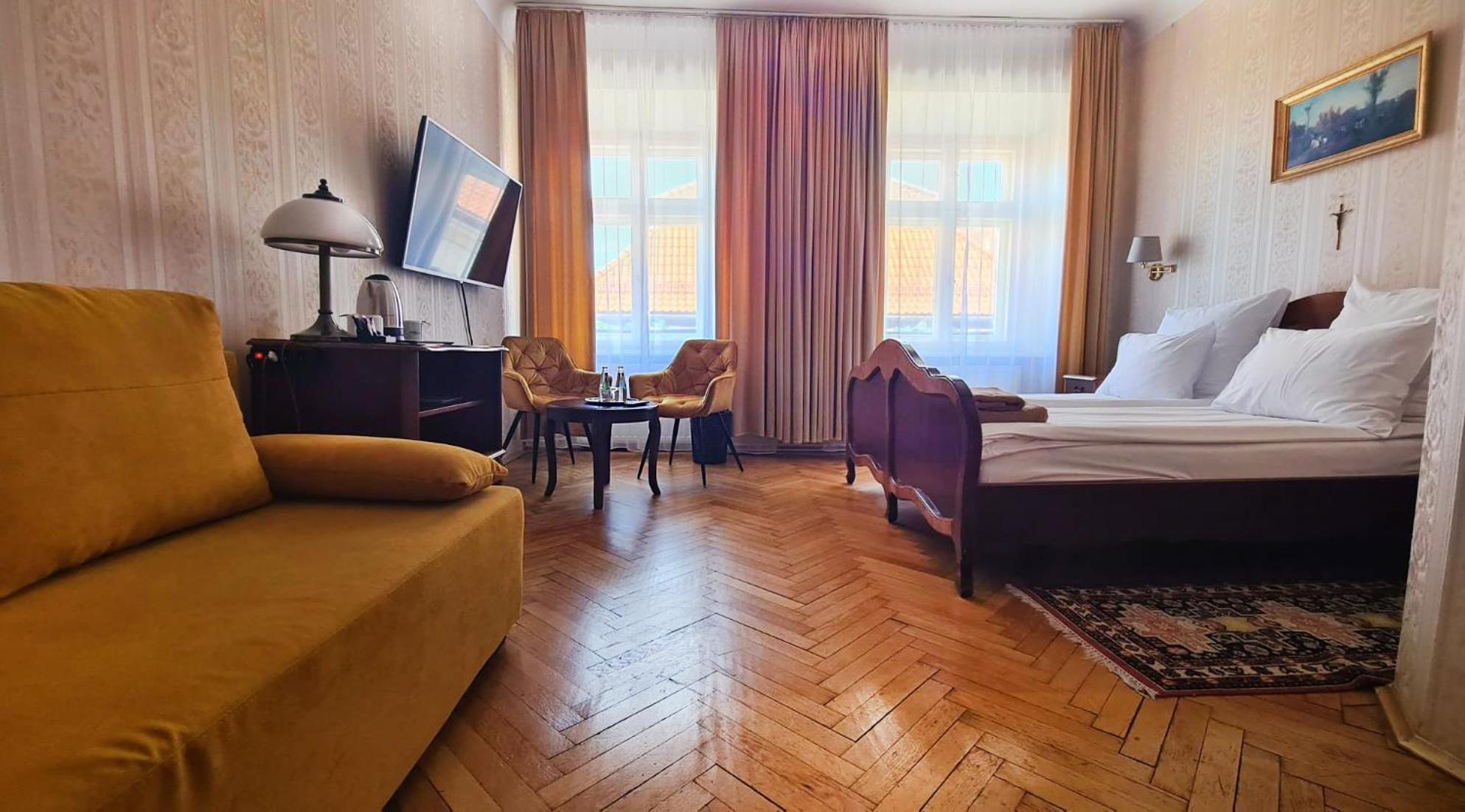 Pollera Hotel Cracovia