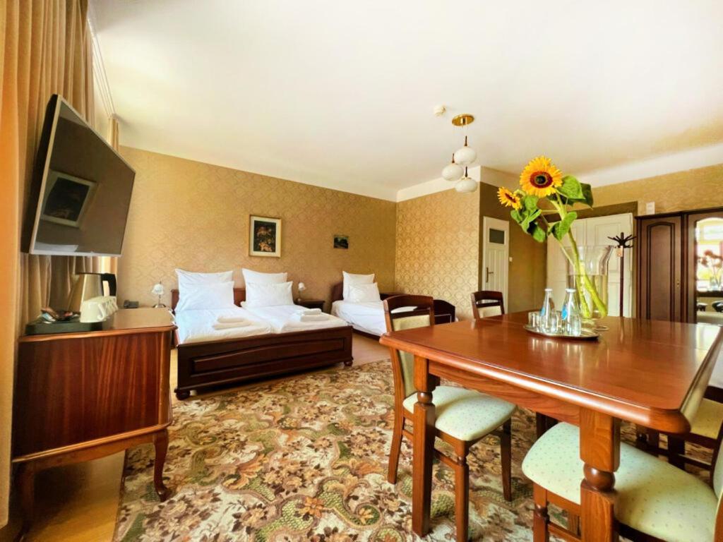 Pollera Hotell