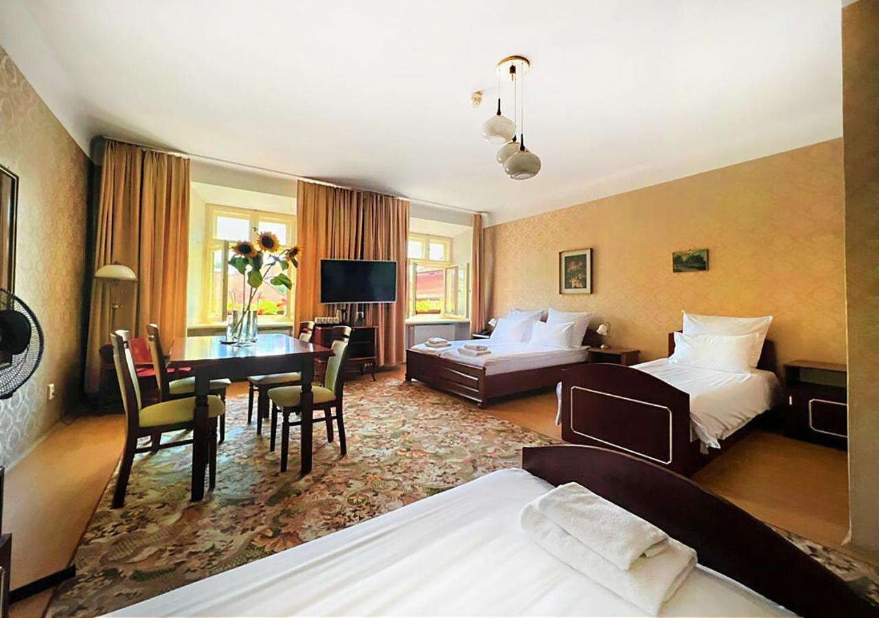 Pollera Hotell